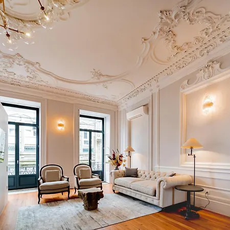 Elegant 18th Century Palace With Juliet Balcony Overlooking 2l * Oporto
