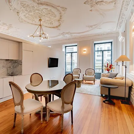 Elegant 18th Century Palace With Juliet Balcony Overlooking 2l * Oporto