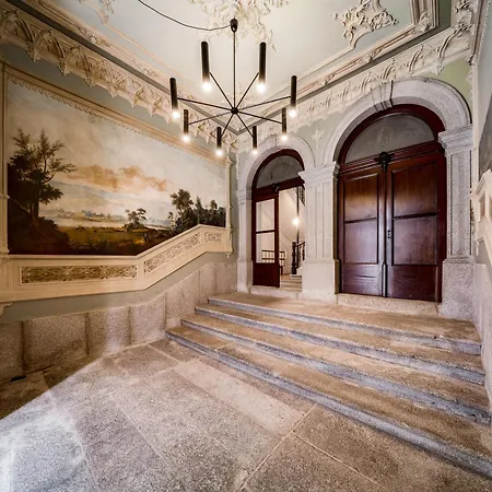 Elegant 18th Century Palace With Juliet Balcony Overlooking 2l * Oporto